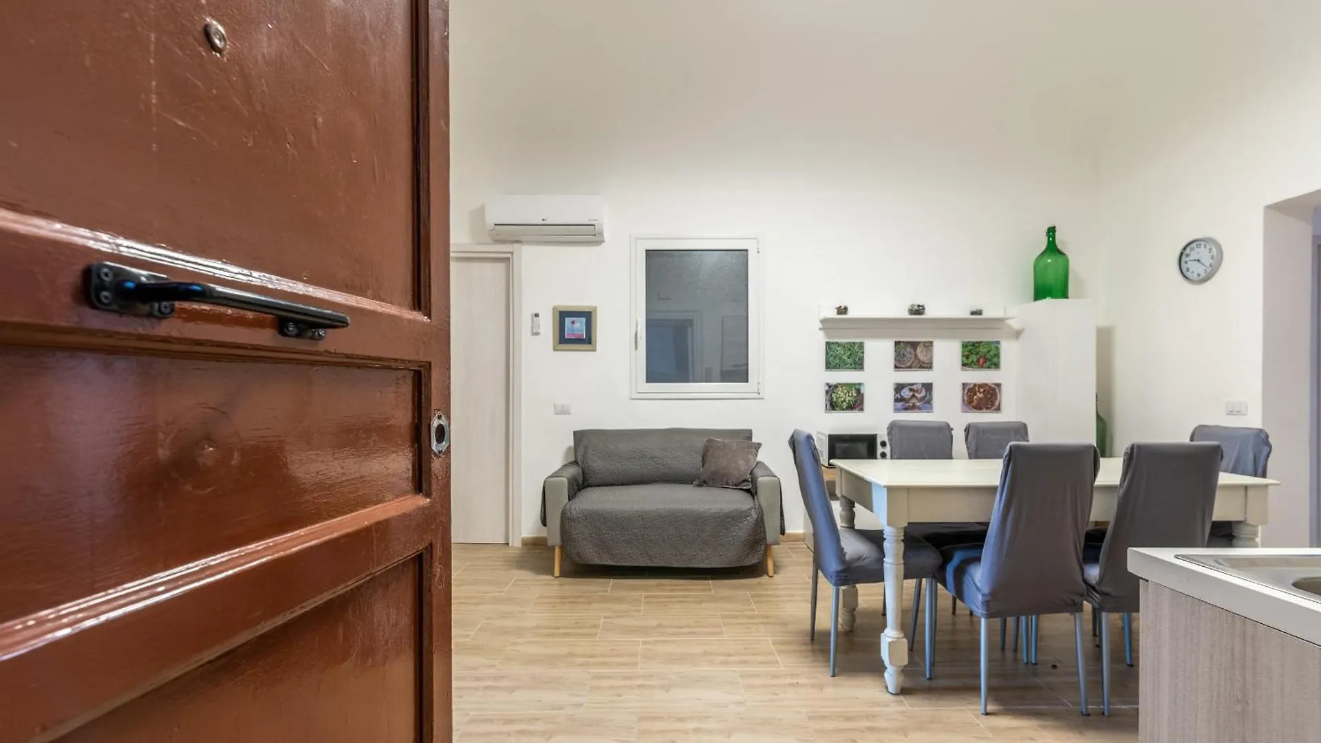 Mika Apartment Alla Stazione By Wonderful Italy location